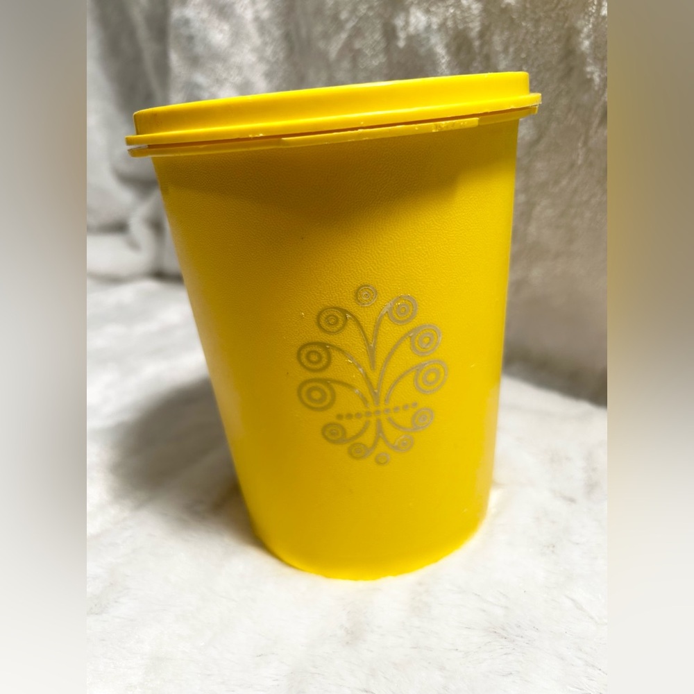 Vintage Tupperware Servalier Canister 811-9 W/ Lid 812-18 Yellow Harvest Gold